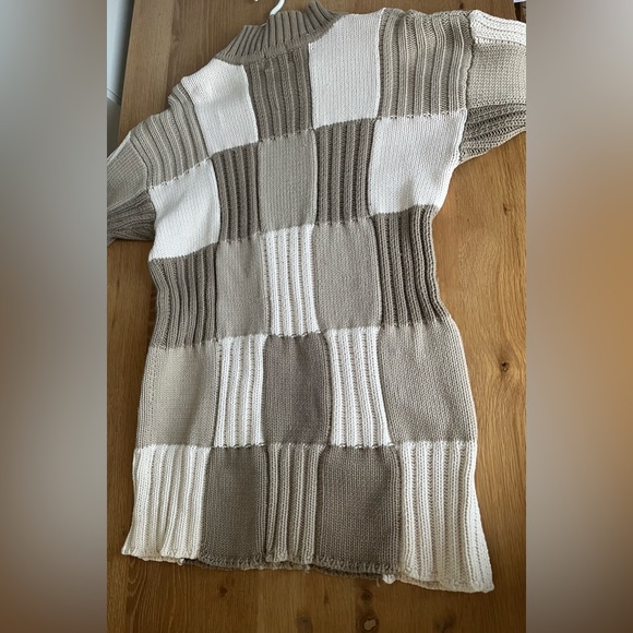 Women’ s Long Sweater . - Picture 5 of 7